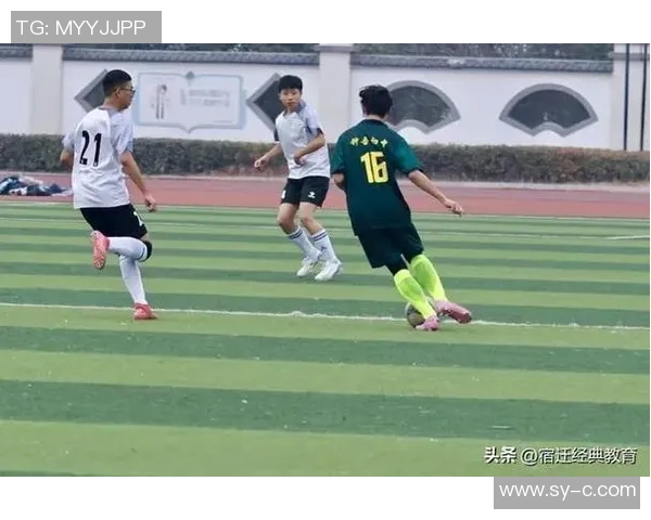 踢足球陪陪让我们在运动中增进友谊与快乐的时光